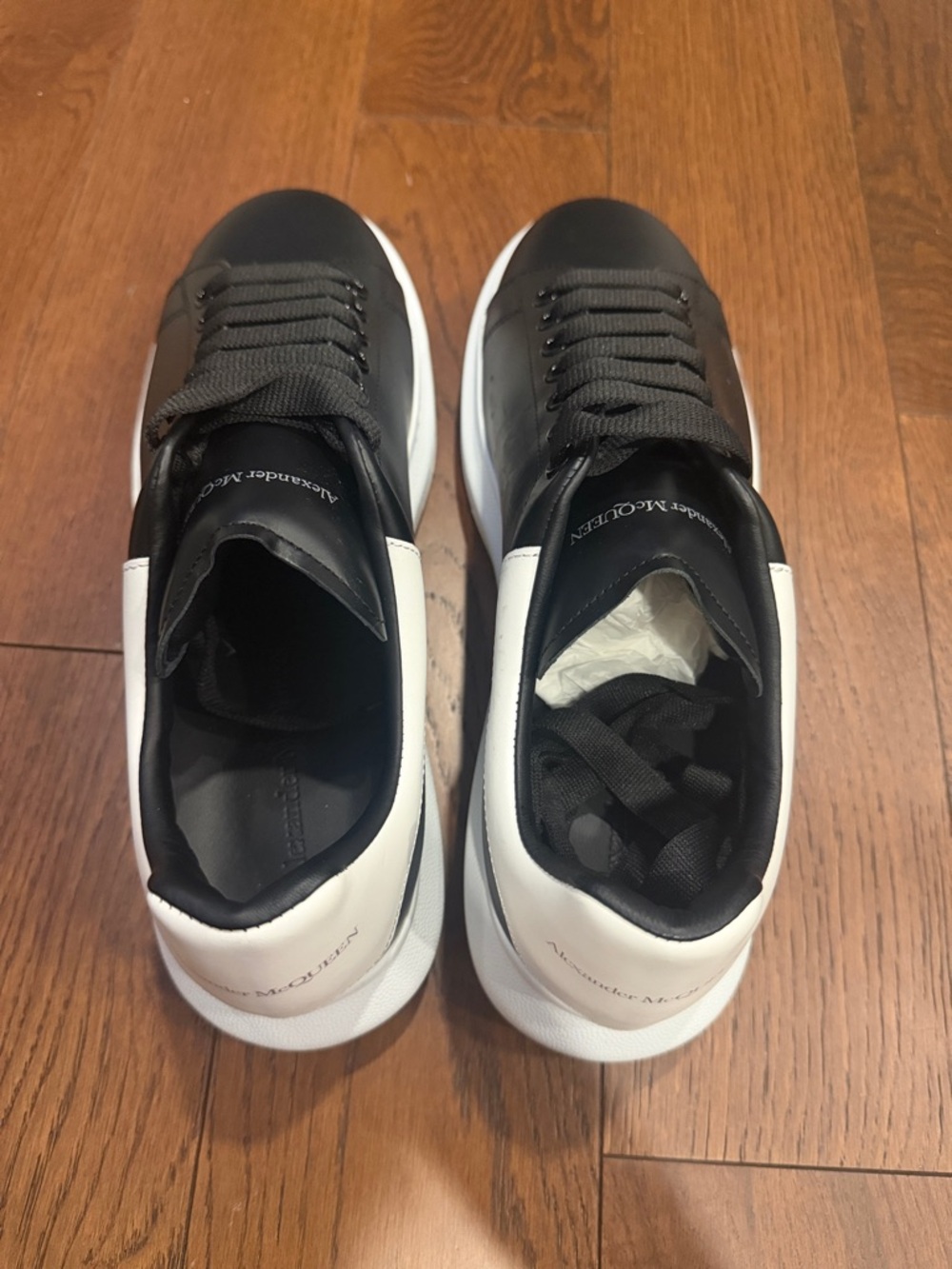 Alexander McQueen Black and White Leather Low-Top Sneakers - Picture 2 of 4